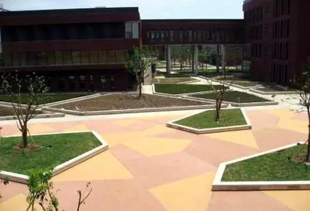 水性涂料助剂分享荷叶疏水剂，携手透水混凝土，共建完美地面疏水系统